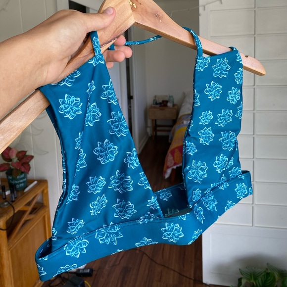 Beautiful floral turquoise bikini top 🪸 - Picture 2 of 3